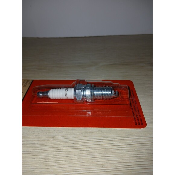 Set Of 8 Champion Spark Plugs 810 RA8HC Single Units 2017 Federal Mogul - Picture 6 of 16